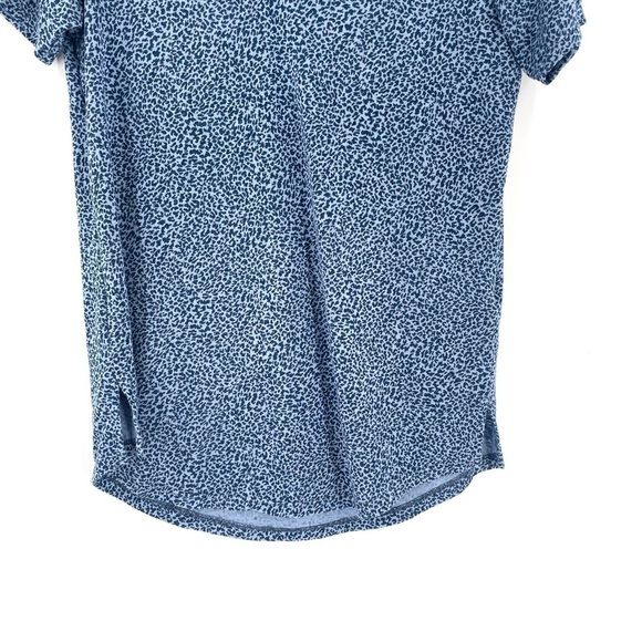 ATHLETA BLUE MICRO CHEETAH V-NECK SHORT SLEEVE BREEZY TEE SHIRT - Picture 5 of 9